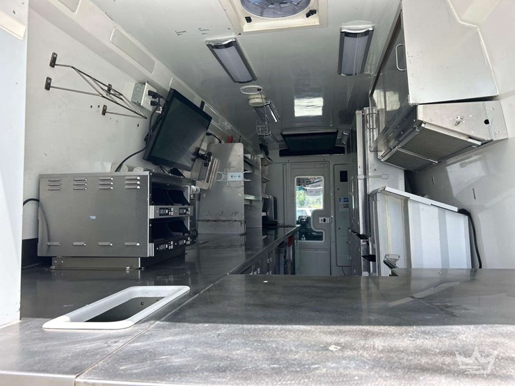 2021-mercedes-benz-sprinter-4500-image-19
