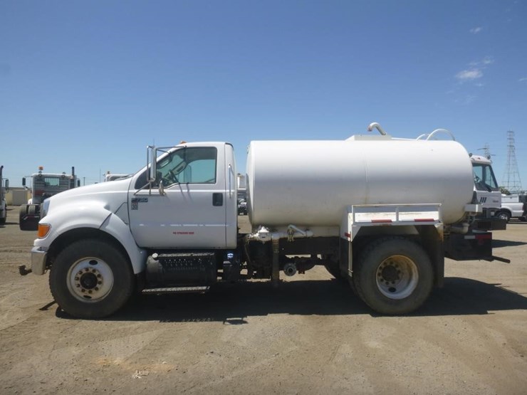 2011-ford-f750-image-5