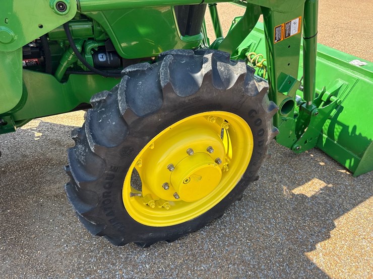 2013-john-deere-5065e-image-11