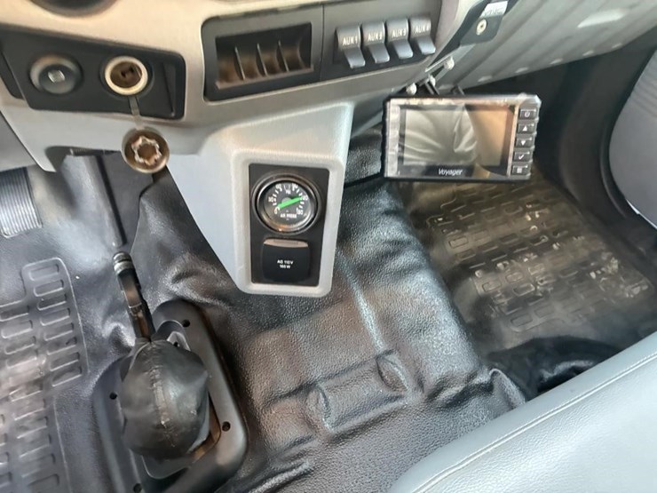 2016-ford-f650-xlt-image-21