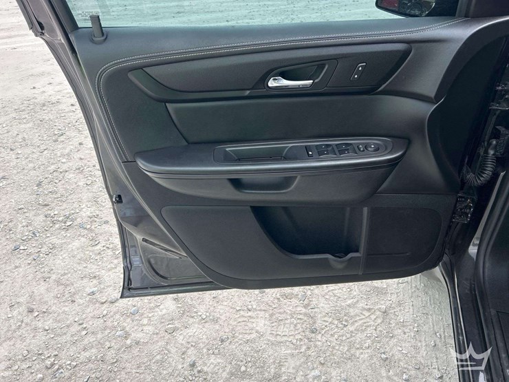 2017-chevrolet-traverse-image-13