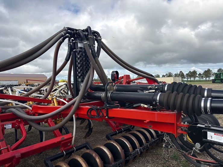 2006-bourgault-8710-air-seeder-image-22