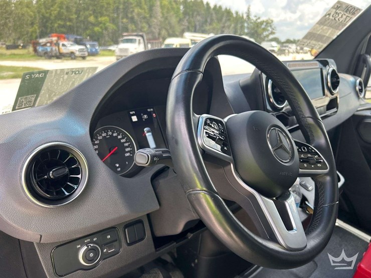 2021-mercedes-benz-sprinter-4500-image-10