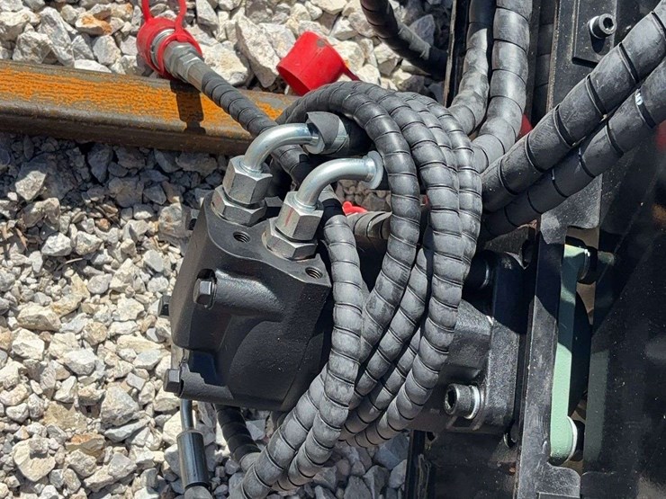 giyi-sg45-skid-steer-hydraulic-stump-grinder-attachment-image-10