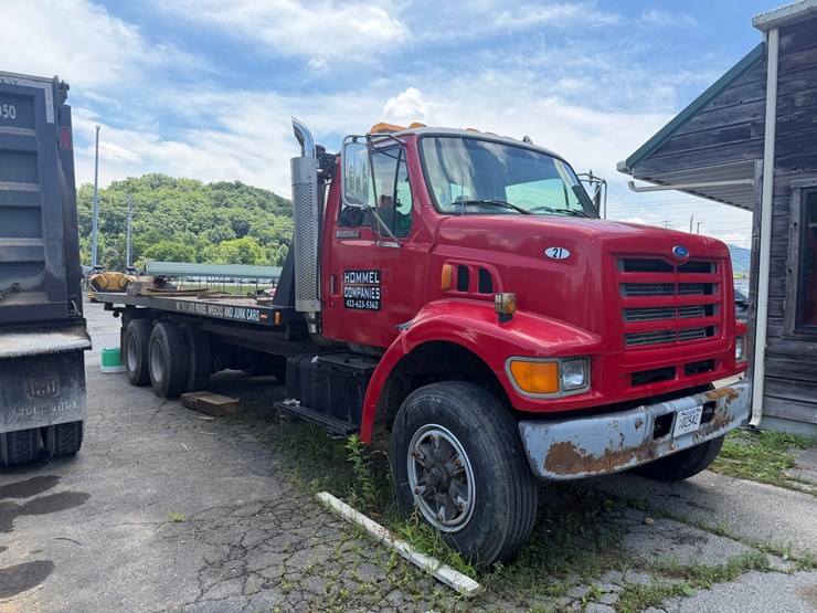 #7-•-ford-tandem-axle-rollback-image-1