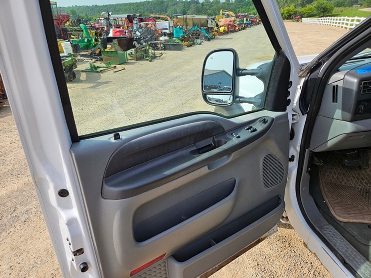 2004-ford-f250-xlt-image-25
