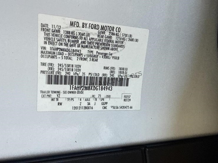 2013-ford-taurus-sdn-image-15