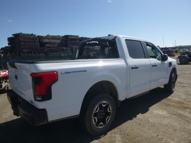 2023-ford-f150-lightning-image-3
