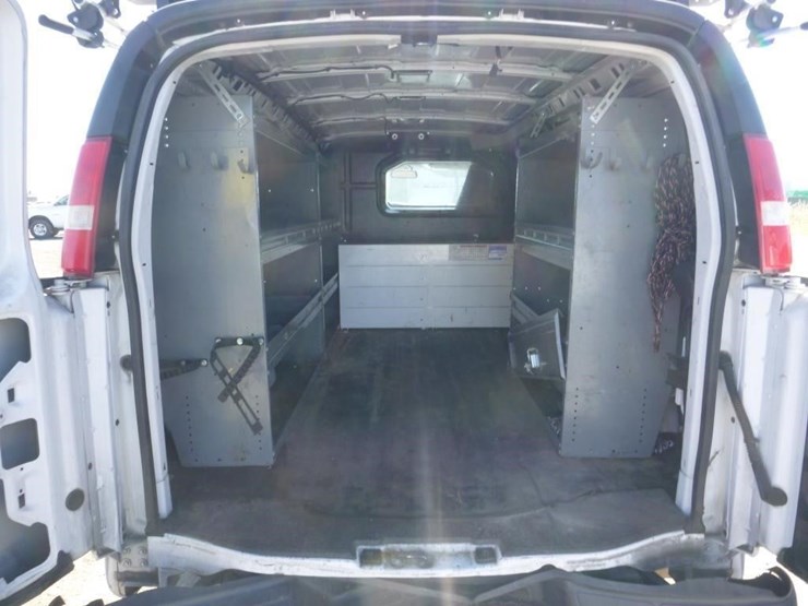2017-chevrolet-express-2500-image-8