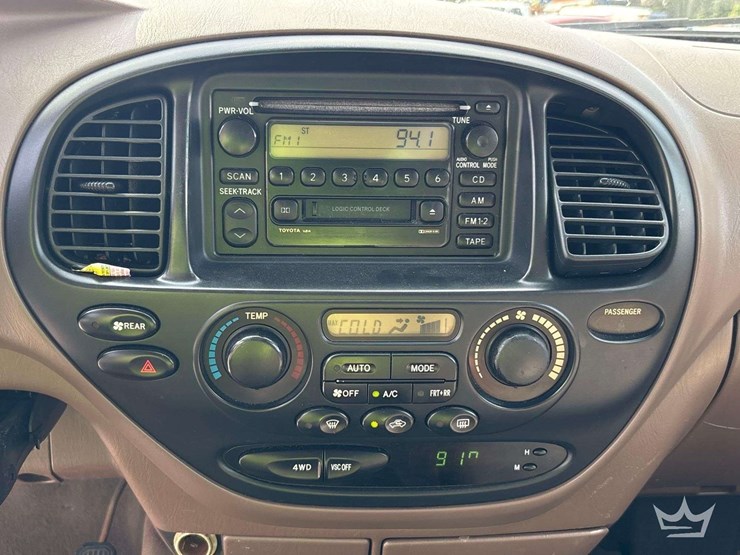 2002-toyota-sequoia-image-16