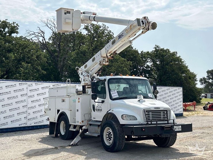 2012-freightliner-m2-106-image-4