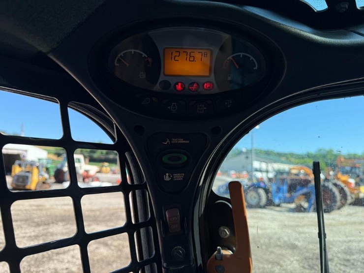 2019-bobcat-t740-image-24