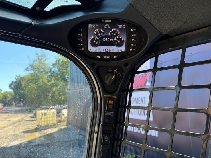 2019-bobcat-t740-image-23