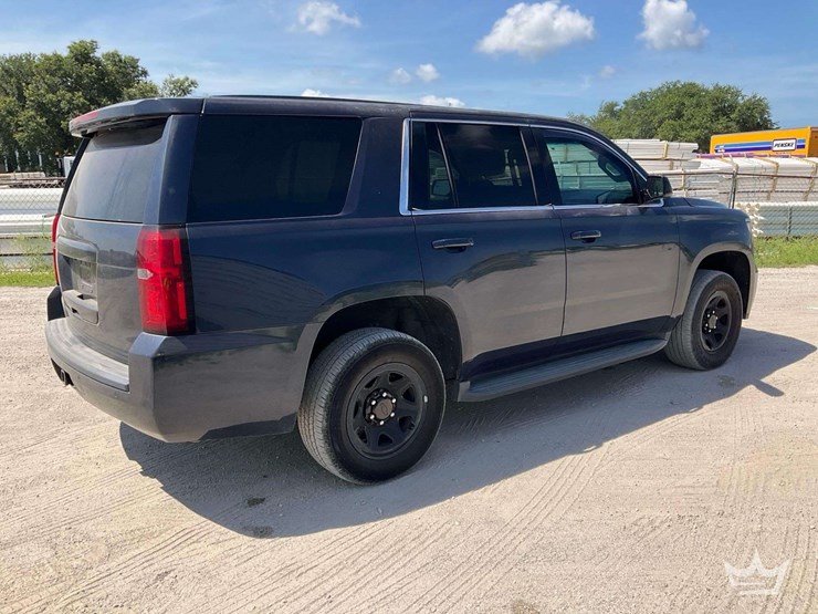 2017-chevrolet-tahoe-image-3