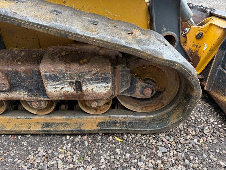 2018-deere-323e-image-14