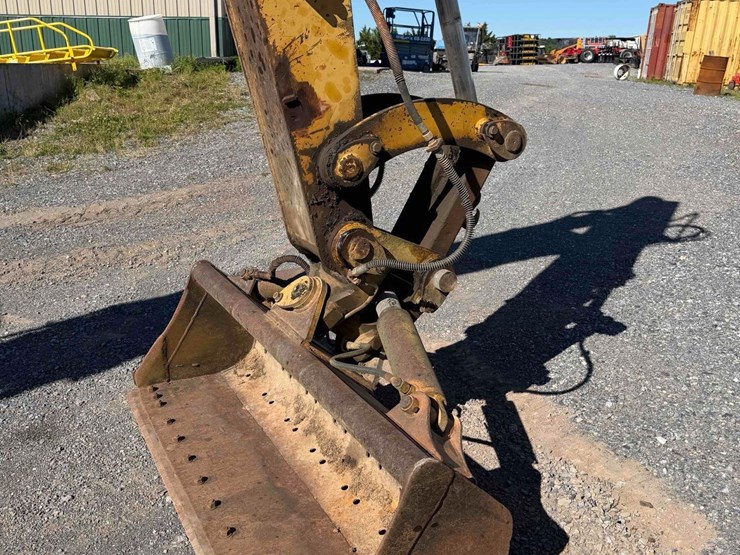 caterpillar-214b-ft-image-16