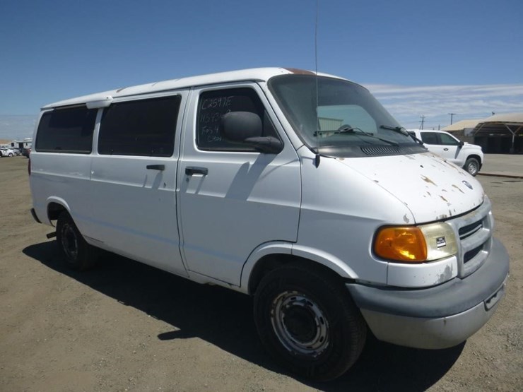 2003-dodge-ram-van-image-2