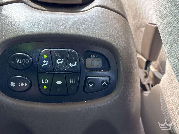2002-toyota-sequoia-image-24