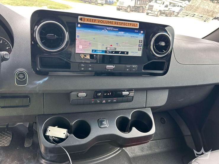 2021-mercedes-benz-sprinter-4500-image-14