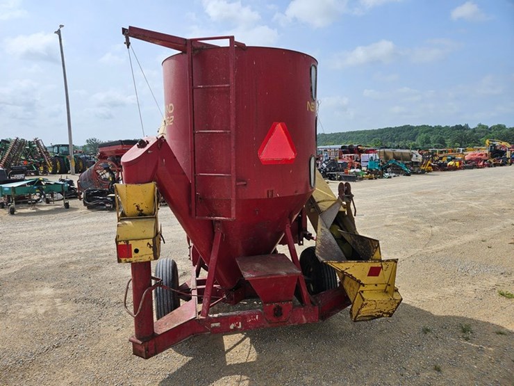 new-holland-352-image-5