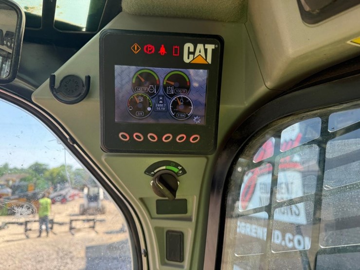 2015-caterpillar-277d-image-21