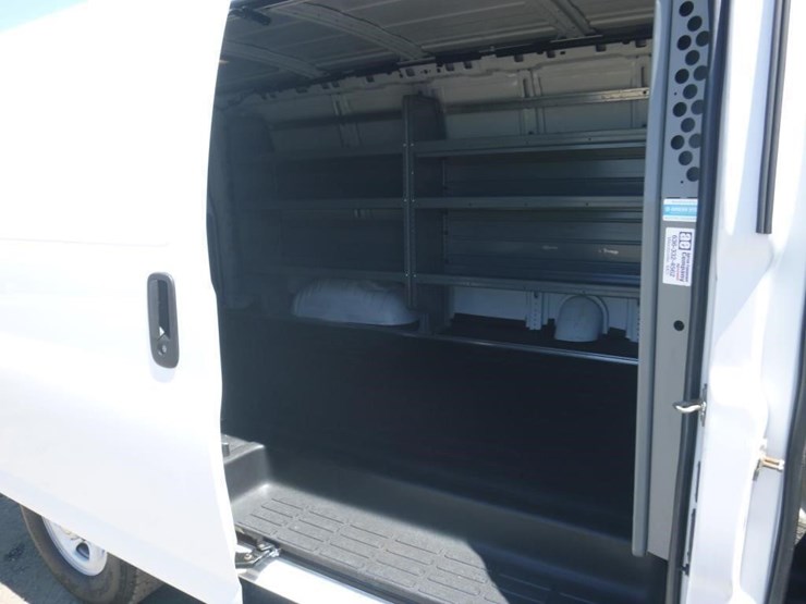 2014-chevrolet-express-2500-image-8