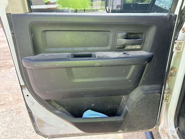 2018-dodge-3500-image-21