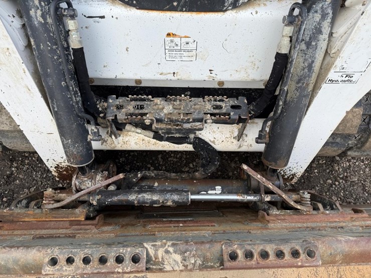 2019-bobcat-t740-image-10