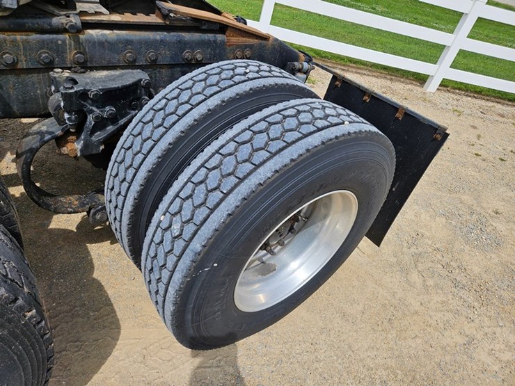 2006-peterbilt-386-image-77