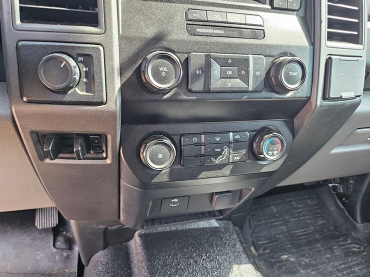 2021-ford-f350-image-33