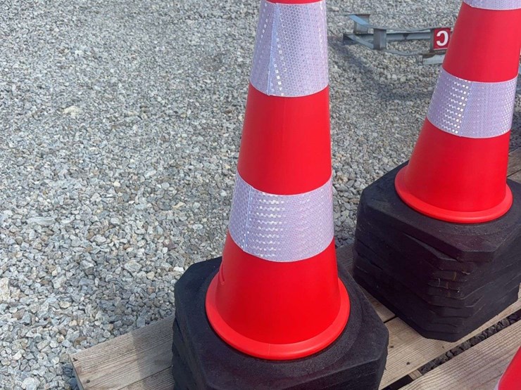 traffic-safety-cones-with-weighted-bases-image-1