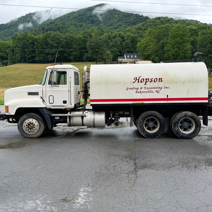 #4 • MACK TANDEM AXLE WATER TRUCK