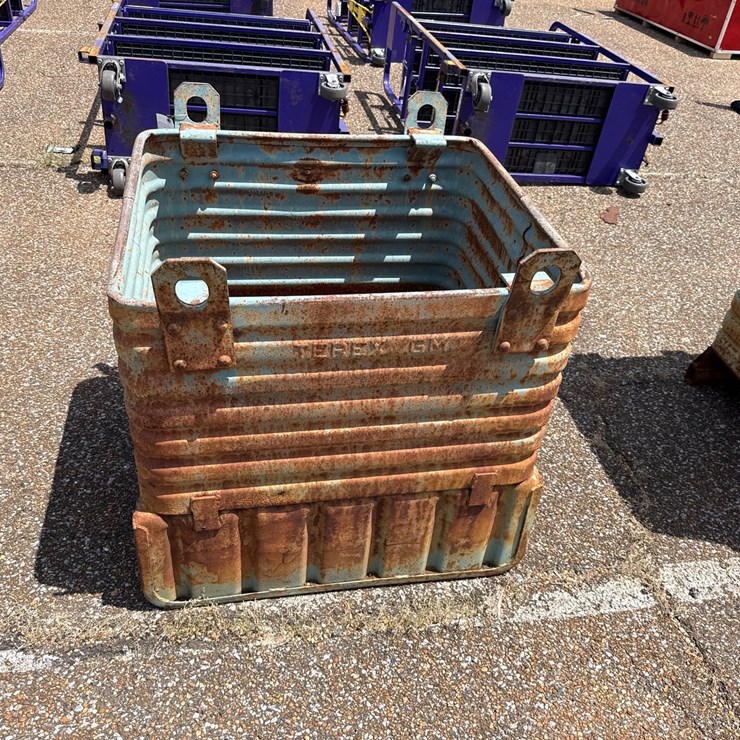 #9444 • Metal Storage Bin