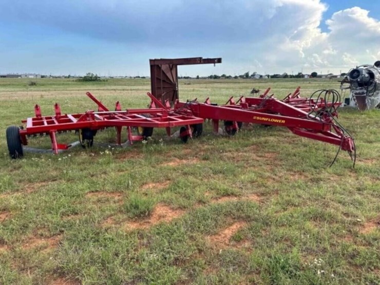 sunflower-7-shank-blade-plow---35'-image-1
