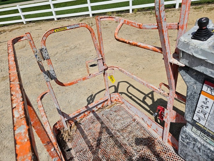 2015-jlg-400s-image-14