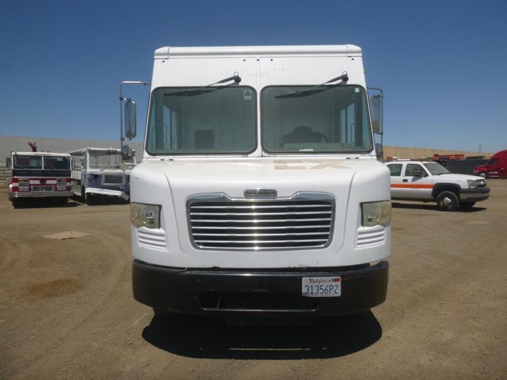 2012-freightliner-mt55-image-8