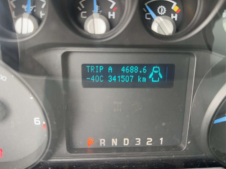 2013-ford-f550-xl-image-28