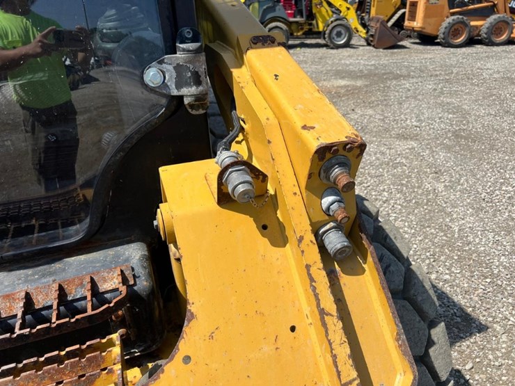 caterpillar-262d-image-12