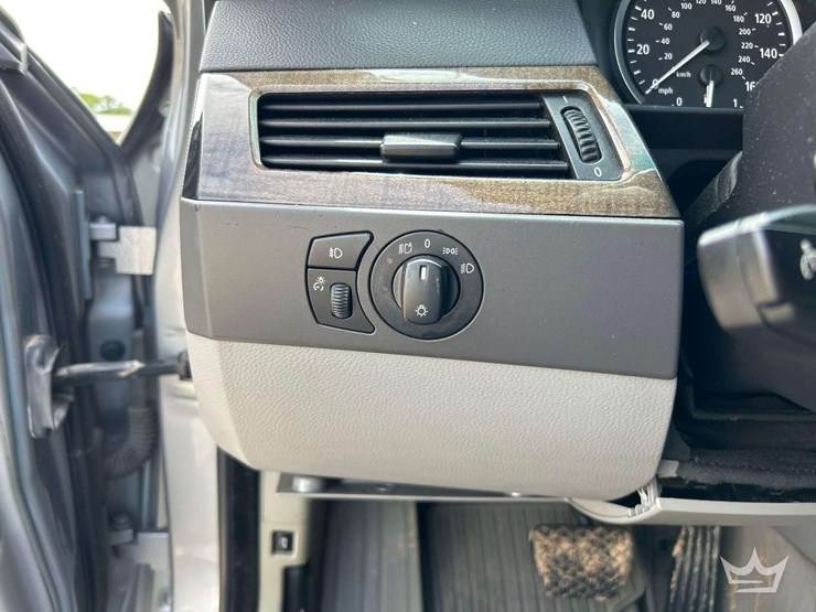 2005-bmw-545i-sedan-image-16