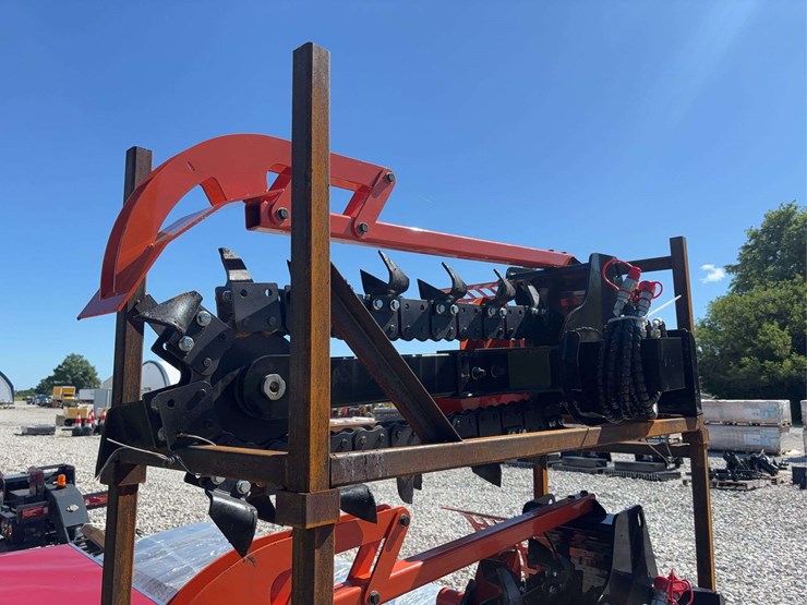 skid-steer-trencher-attachment-model-d39-image-3
