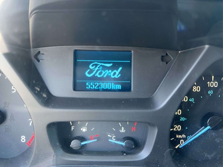 2015-ford-transit-image-22
