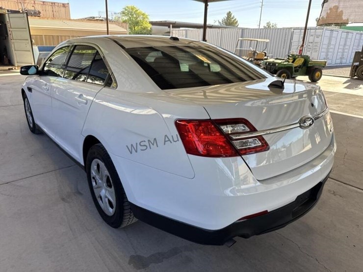 2013-ford-taurus-sdn-image-6