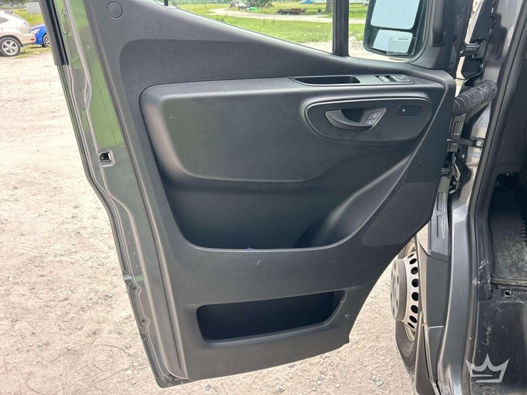 2021-mercedes-benz-sprinter-4500-image-13