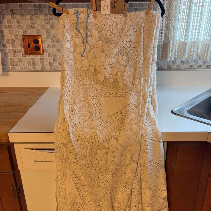 Quaker Lace Tablecloth