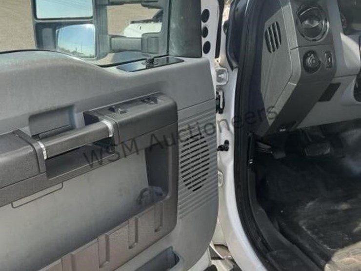 2015-ford-f550-image-29