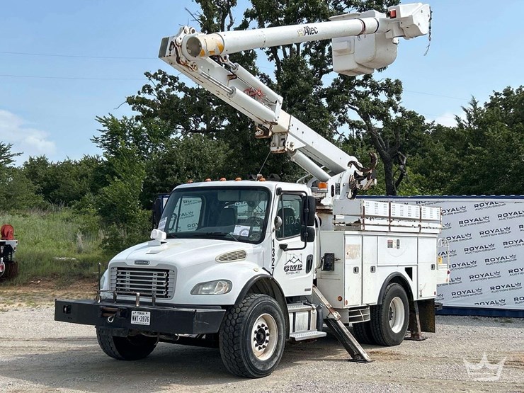 2012-freightliner-m2-106-image-1