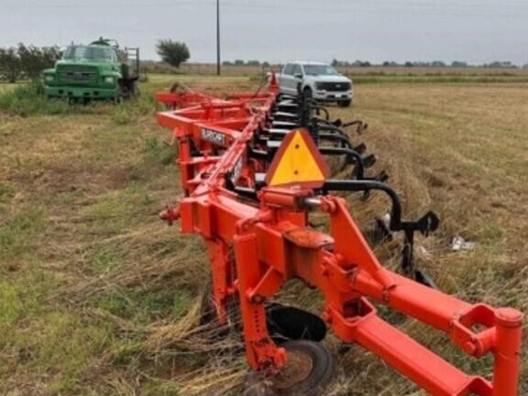 blanchat-12-bottom-plow-image-9