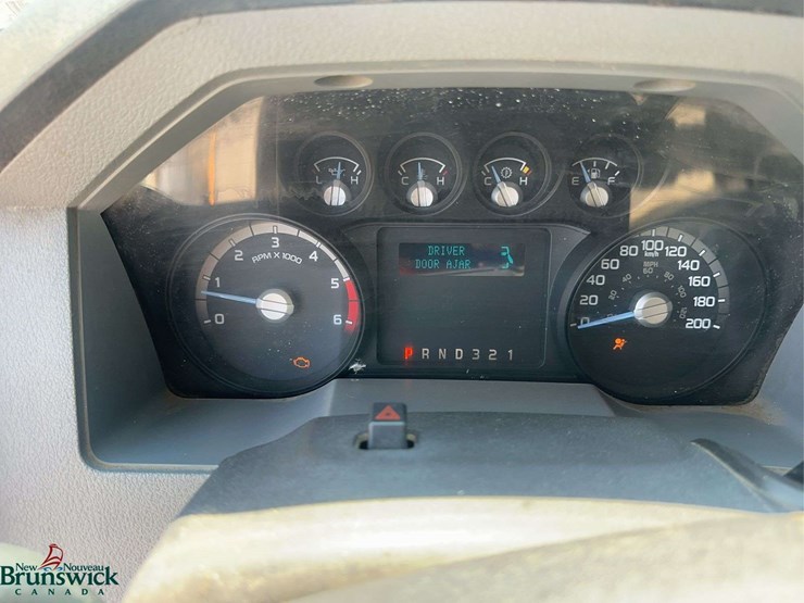 2012-ford-f550-xl-image-29
