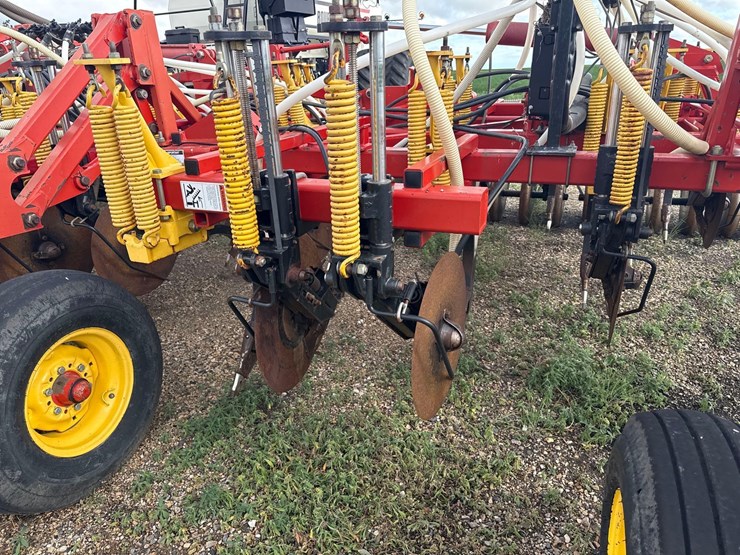 2006-bourgault-8710-air-seeder-image-27