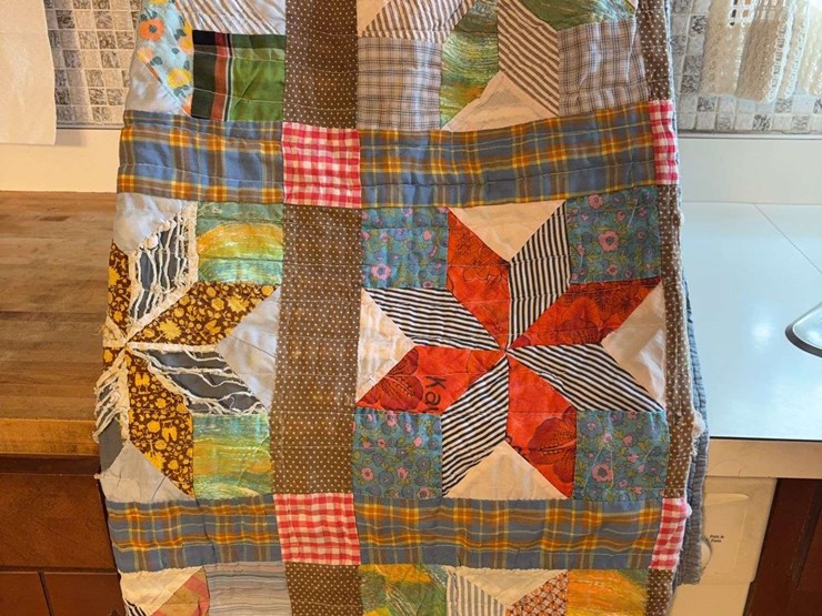 multi-pattern-patchwork-quilt-with-star-motif-image-2
